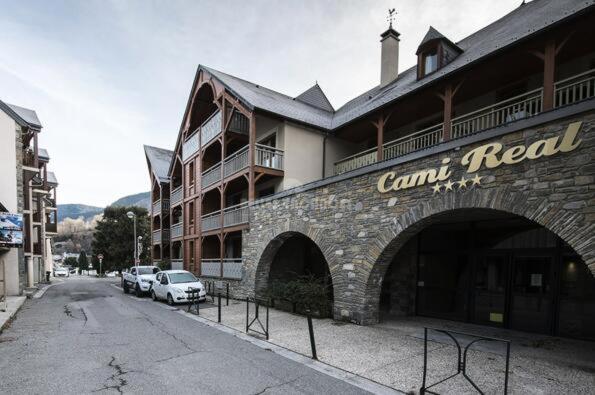 סן-לארי-סולאן Appartements Avec Piscine Interieure Sauna Parking Etage 1 Au Centre Du Village Dans Residence Cami Real מראה חיצוני תמונה